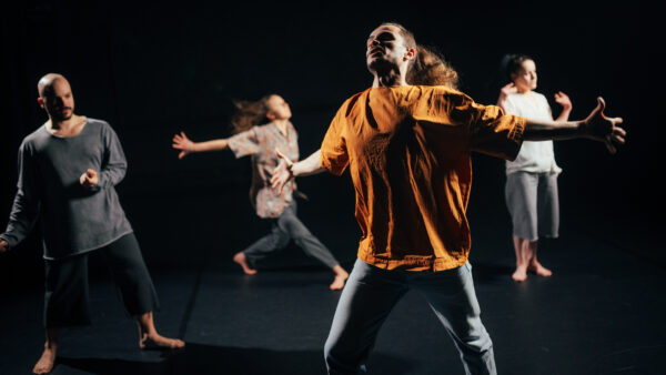 Tanssijat tanssivat.