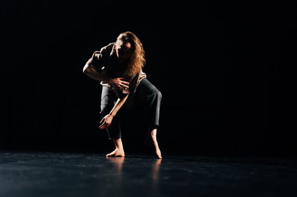 Linda Holmström tanssii.