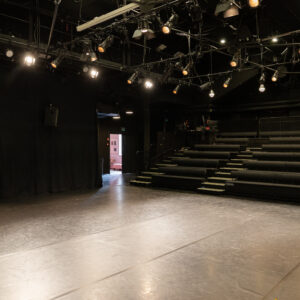 Teatterisali 4 kuva Mikael Holsti Tyhjä teatterisali.